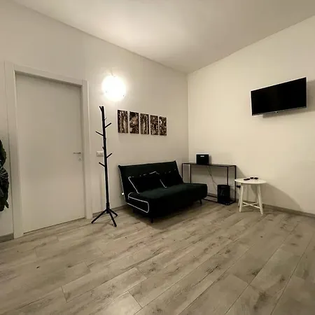 - Modern And Chic Apartmán *