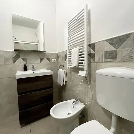 - Modern And Chic Apartmán *